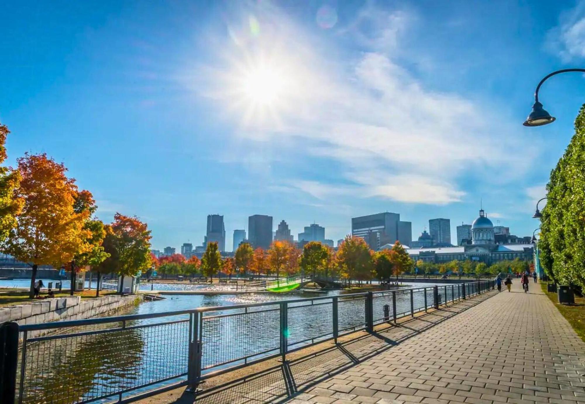 Апарт отель Liv Mtl Mtl Монреаль Экстерьер фото
